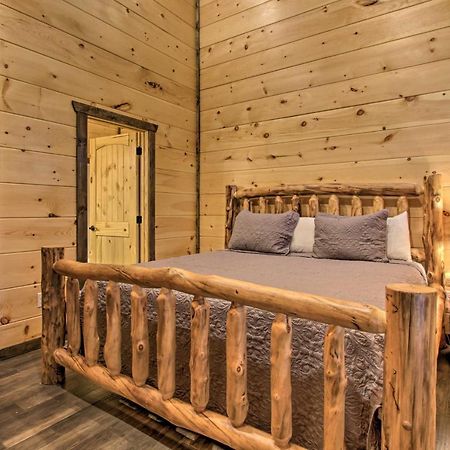 Luxe Cabin With Home Theater Less Than 2 Miles To جاتلينبرج المظهر الخارجي الصورة