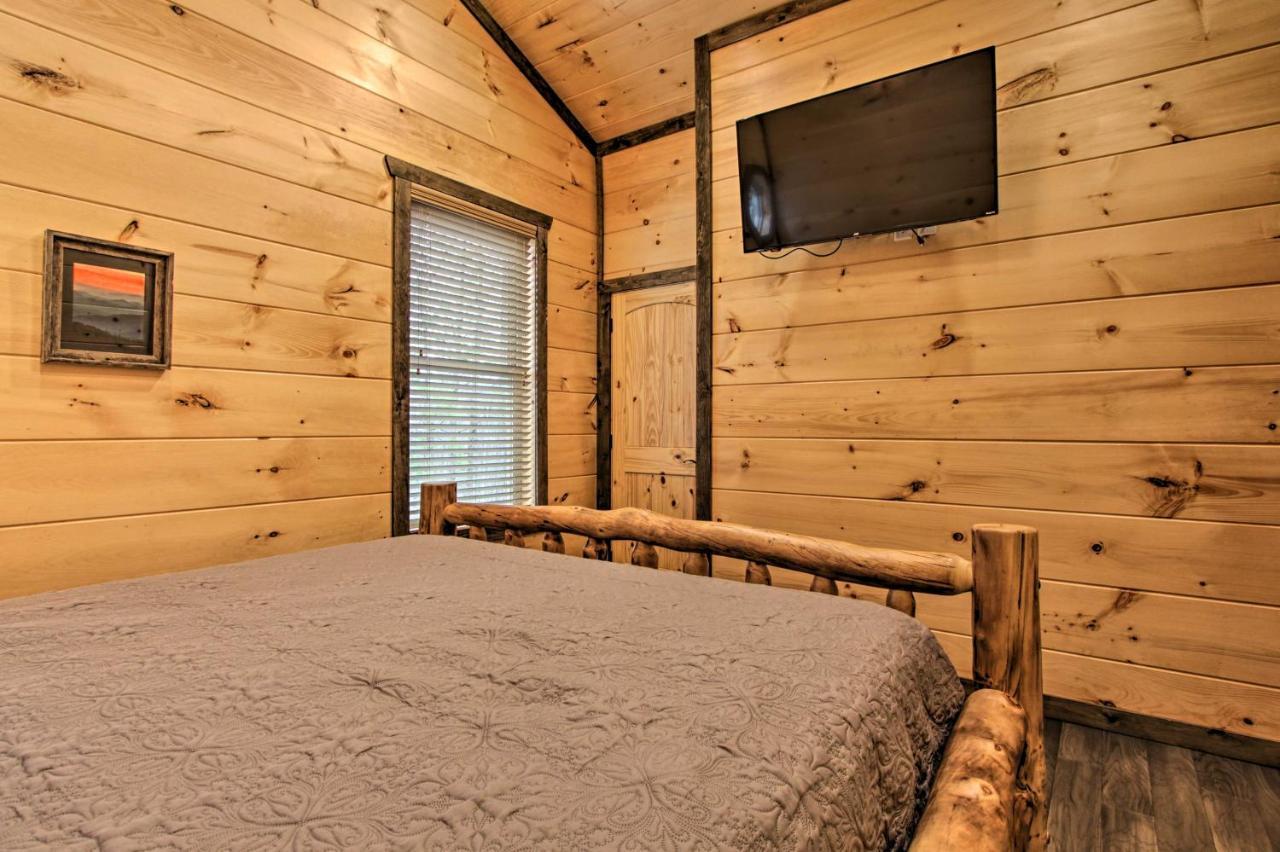 Luxe Cabin With Home Theater Less Than 2 Miles To جاتلينبرج المظهر الخارجي الصورة