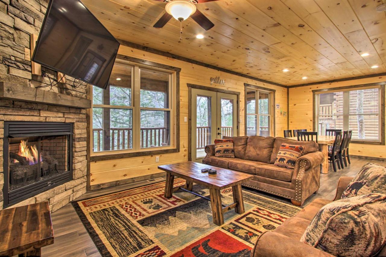 Luxe Cabin With Home Theater Less Than 2 Miles To جاتلينبرج المظهر الخارجي الصورة